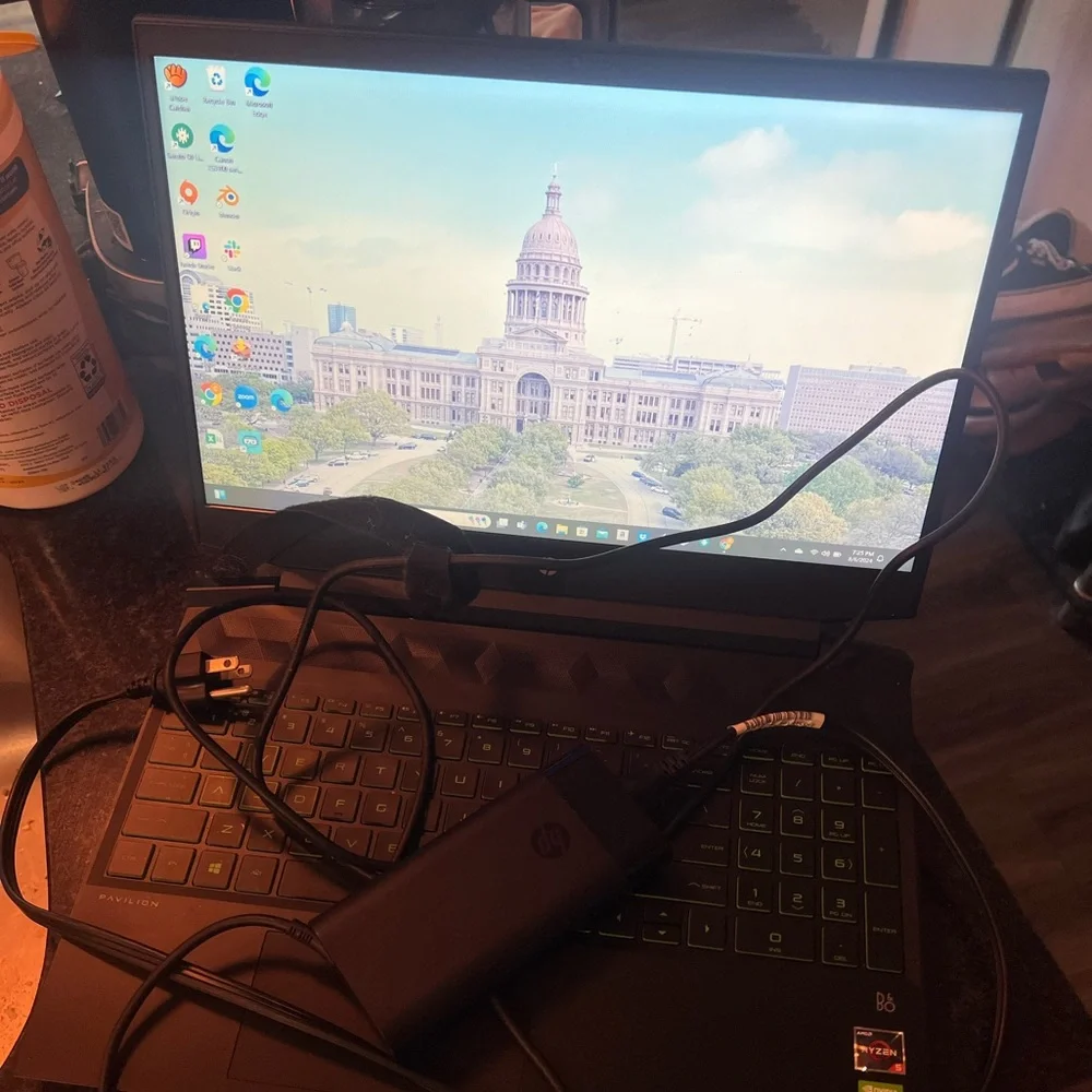 I never use this laptop, it’s in great condition.